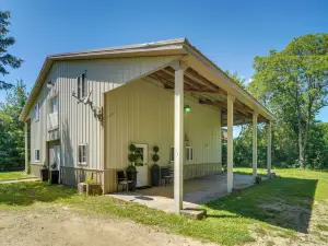 Peaceful Warrenville Home: 1 Mi to Herrick Lake!