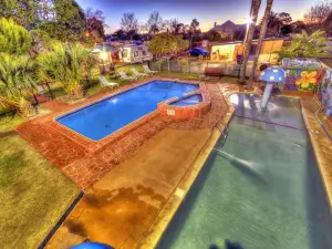 บิ๊กโฟร์ ทูวูมบา ฮอลิเดย์ พาร์ค