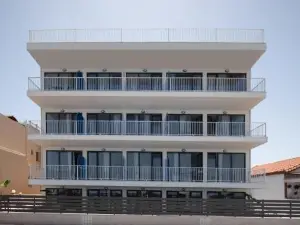 Grand Dodo's Triada Seaview Studios