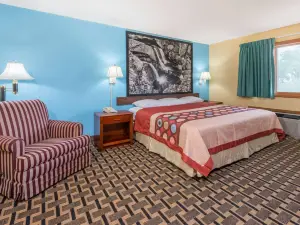 Super 8 by Wyndham Staunton
