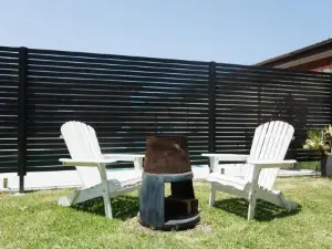 Sweet Beautiful Tiny Home with Pool and 2 Minute Drive to the Beach