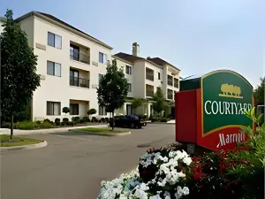 Courtyard Newark Granville