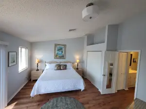 Waterfront Getaway