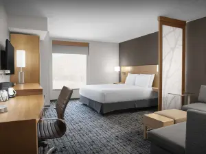 ไฮแอท เพลส โบลเดอร์/เพิร์ล สตรีท