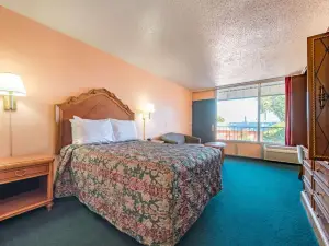 Castle Inn & Suites by OYO Lawton