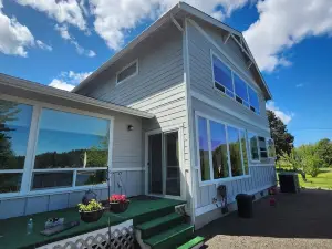 Large waterfront home. Close to Hood Canal bridge and several tourist towns!