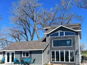 Skeet's Retreat: Lake Herman's Hidden Gem of Adventure and Relaxation! Sleeps 8