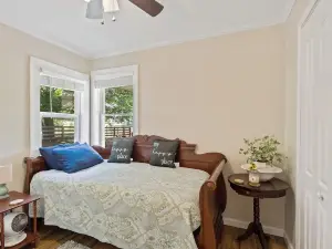 Cozy Farmhouse near Mammoth Cave on 45+ acre animal farm