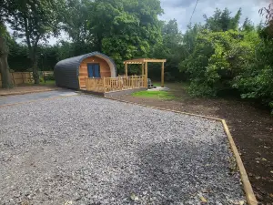 Cosy, Secluded Pod With Hot Tub in North Wales Within Easy Reach to Chester