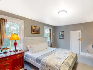 Renovated 19th-Century Farmhouse w/ 270 Feet of Waterfront & Sunset Views