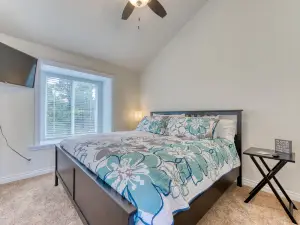 Stunning home with ocean view - spacious deck with nice view