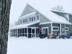 Brand NEW 4 Bedroom Lakefront Villa @ Lake Darling Resort