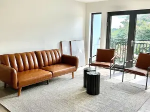 Luxury Furnished Apartment in Heart of Quincy