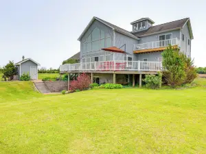 The Gathering Place Rushville Home with Hot Tub