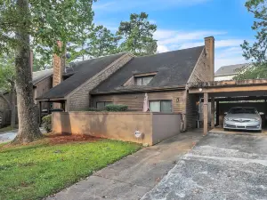 Centrally Located 4Br Stonecrest Condo 4 Bedroom Condo by Redawning