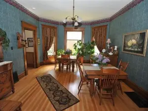 The Tritsch House -Beautifully Restored Queen Anne  Alma WI - Central Air