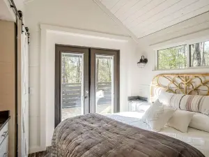 Charming Cabin with Stunning Sights in Monteagle, Tennessee