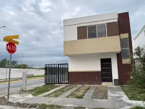Casa 3 recámaras cerca del aeropuerto