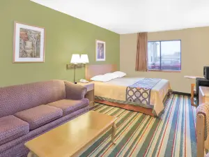 Super 8 by Wyndham East Moline