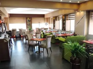 Zaisan Gate Hotel