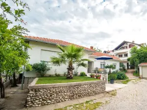 Apartments Tulipan - with Free Private Parking Garage