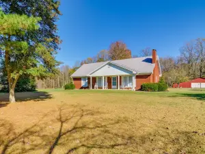 Secluded Jamestown Home ~ 5 Mi to Lake Cumberland!