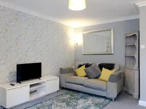 Lovely 3 Bedroom Serviced Flat in Dunbar
