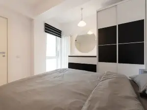 Eva - Bright Apt with Balcony Near Veranda Mall