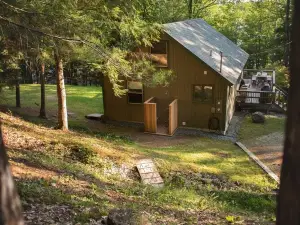 Peaceful Family-Friendly Sunapee Lake/Ski Retreat