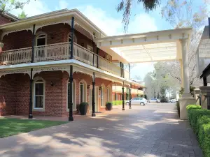 Carlyle Suites & Apartments