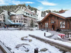 Spa Amenities and Incredible Views - Majestic Mountain Haven