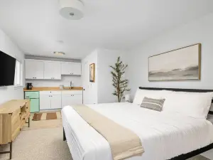 Kitchenette and Nearby Dining Options - Charming Beachfront Escape