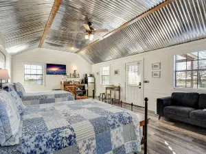 Scenic Views and Inviting Outdoor Gazebo - Charming Rustic Retreat