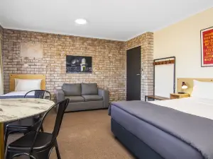 River Street Motel