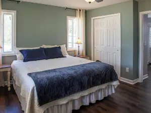 3-bedroom house near Deep River, Wolfspeed, Toyota, & Zoo