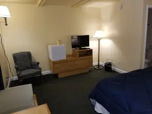 Captain's Quarters Motel