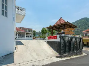 RedDoorz Near Grojogan Sewu Tawangmangu