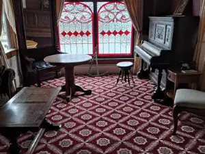 Van Gilder Hotel