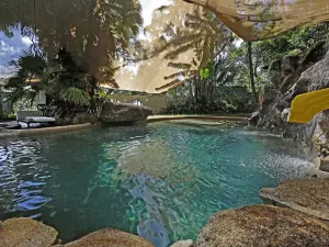 Beachfront Paradise Araluen Resort Close to Cairns