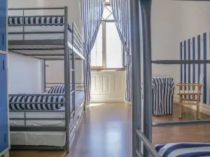 Hostel 402