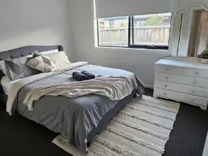 Spacious Home in WeirViews