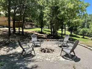 Charming Cabin Retreat near Lake Arbuckle and Turner falls.