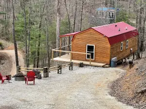 Cozy Escape in the Red River Gorge for Couples and Small Families - Fall Promo!