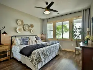 New Luxury Home on Lake Ida perfect for Family get togethers, Stunning Sunsets.