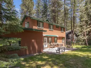 Relax and cozy-in with friends at this spacious Graeagle cabin