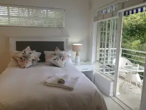 PepperTree Guest House & Apartments