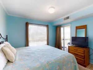 Ocean View Condo on the 2nd Floor with WiFi & Shared Pools/Hot Tub/Putt-Putt
