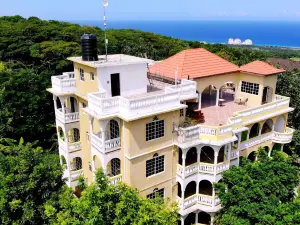 Takuma Boutique Hotel Rooms & Suites Jamaica