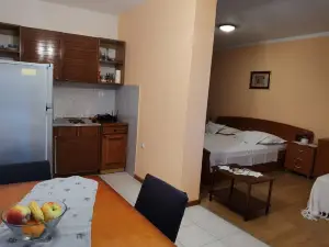 อพาร์ทเมนต์ทิน่า