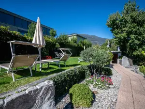 Ascona Lodge, Pool & Garden Retreat